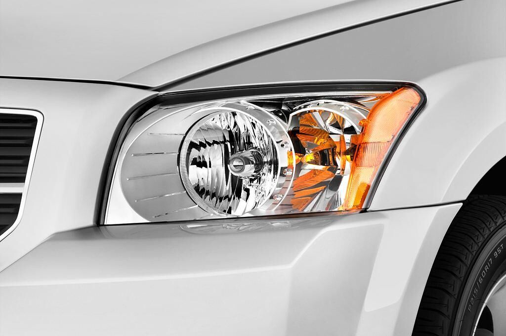 Dodge Caliber (Baujahr 2010) SXT 5 Türen Scheinwerfer