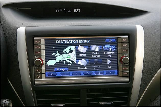 In der Top-Ausstattung "Exclusive" ist ein DVD-Touchscreen-Navi serienmäßig