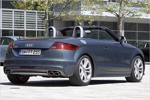 Auffällig beim Roadster sind die beiden Überrollbügel