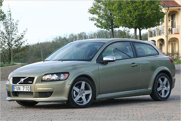 Der kompakte Volvo ist ab 19.100 Euro zu haben (Bild: C30 D5)