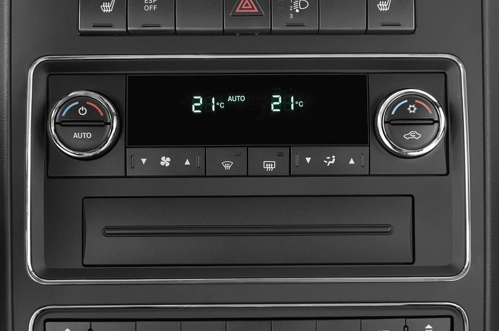 Dodge Journey (Baujahr 2010) RT 5 Türen Temperatur und Klimaanlage