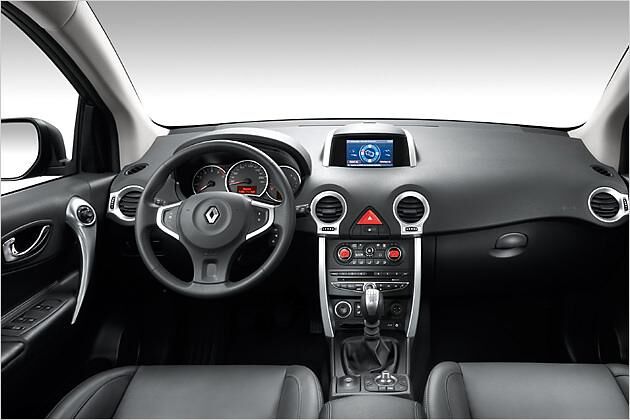Das Cockpit gibt es in Schwarz und Silber ...