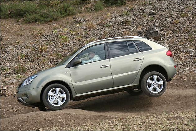 Jippie: Offroad-Akrobatik mit der Familienkutsche