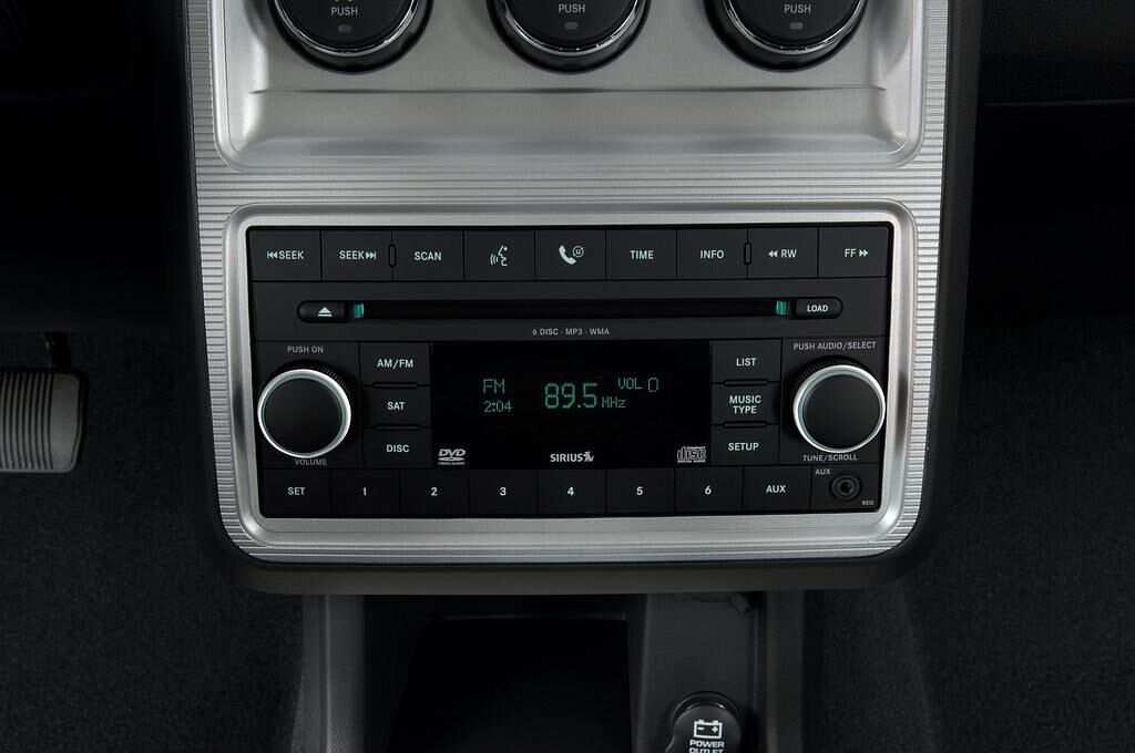 Dodge Journey (Baujahr 2010) SXT 5 Türen Radio und Infotainmentsystem