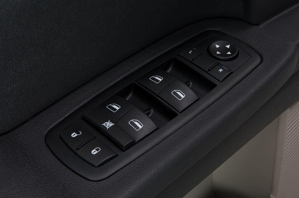 Dodge Journey (Baujahr 2010) SXT 5 Türen Bedienungselemente Tür