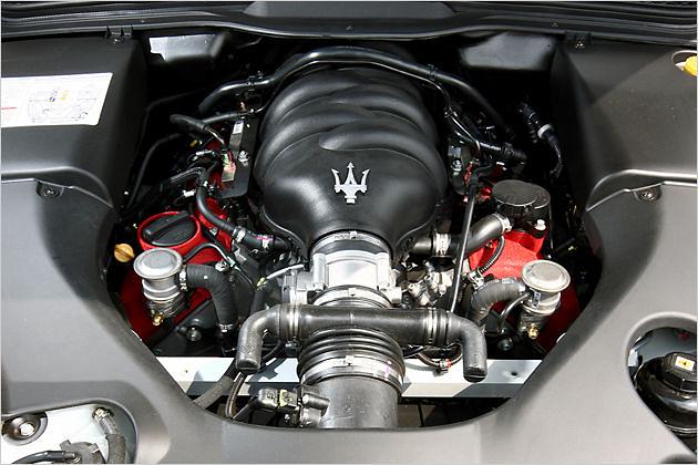 Der V8 bietet ein maximales Drehmoment von 490 Newtonmeter