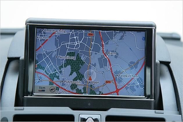 Das Display klappt nur bei Bedarf aus