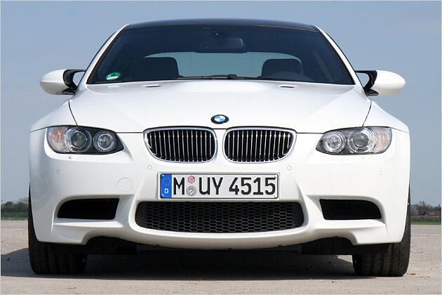 Auch der Frontschweller des M3 Coupé ist kräftiger gestaltet als beim Serienmodell