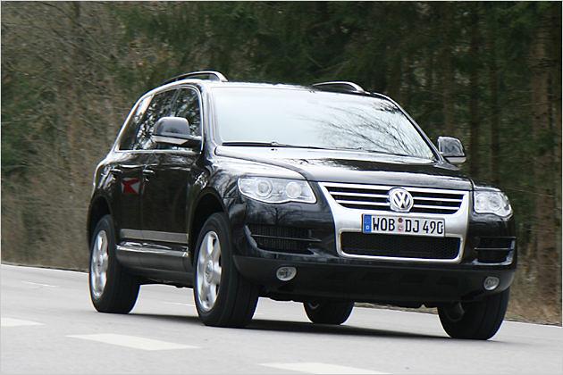 Trotz eines Gewichts von 2,3 Tonnen kommt der Touareg 3.0 V6 TDI ordentlich vom Fleck