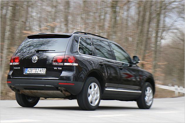 Je nach Wunsch bewegt der Dreiliter-TDI den Offroader sowohl sportlich-aggressiv ...