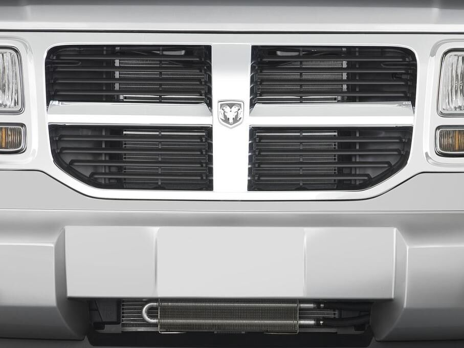Dodge Nitro (Baujahr 2009) SE 5 Türen Kühlergrill und Scheinwerfer