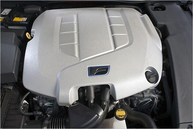 Gut versteckt: Der 423-PS-Motor des IS-F