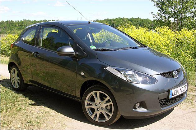 Der neue Mazda 2 Sport rollt als Dreitürer durch die Welt