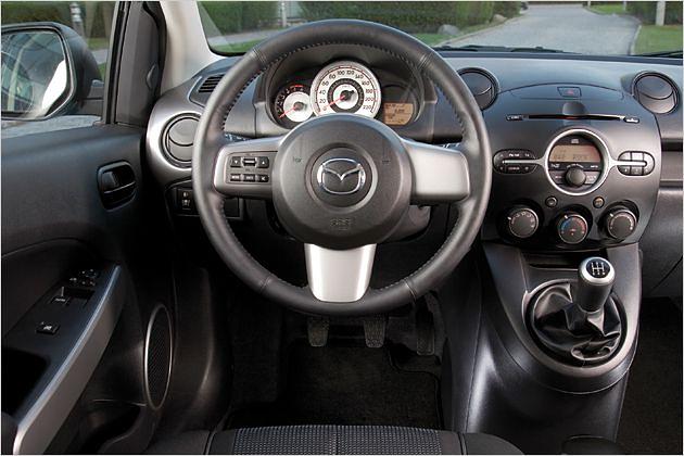 Das Cockpit ist übersichtlich und funktional gestaltet