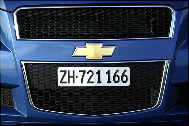 Hier gut zu sehen: Die Wabengitter an der Chevy-Nase