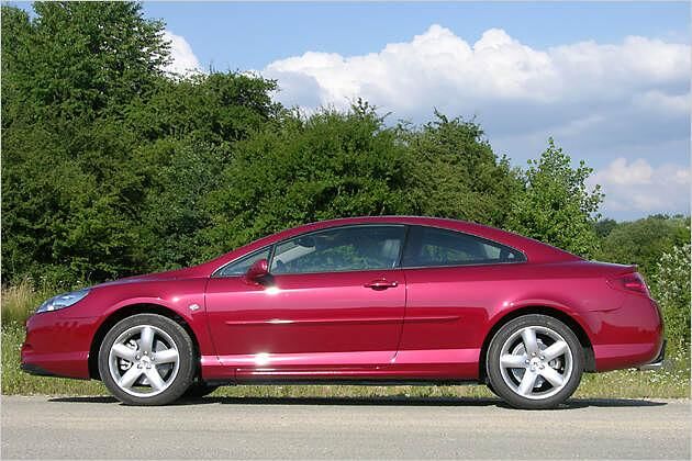 Mit 4,82 Meter Länge ist das Mittelklasse-Coupé ein paar Zentimeter länger als die Limousine
