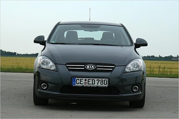 Die Motorhaube wurde vom Fünftürer übernommen