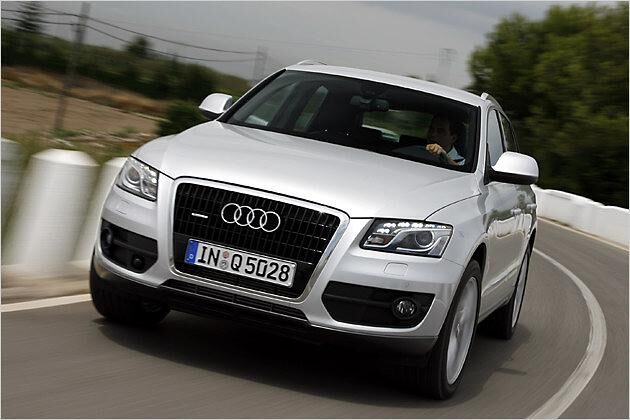 Mit adaptivem Fahrwerk in "Dynamic"-Stellung geht der Audi fast wankfrei durch die Kurve