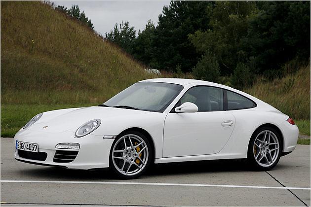 Schneeweiße Schönheit: Das 911-Facelift fällt ausgesprochen dezent aus