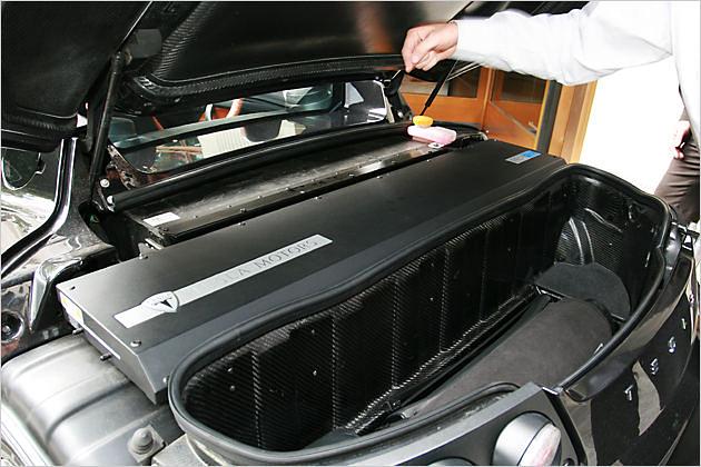 Der schmale Kofferraum vor dem Batterie-Pack fasst bis zu 110 Liter Gepäck