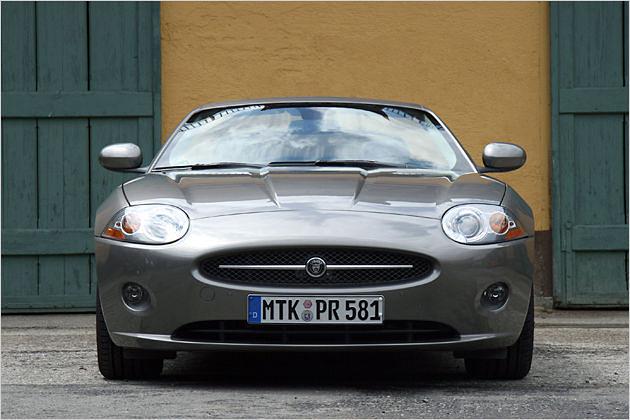 Das XK Cabriolet versteht sich eher als Grand Tourer denn als Sportwagen