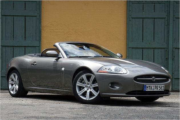 Ohne Ecken und Kanten: Die Karosserie des XK Cabriolet ist zeitlos schön