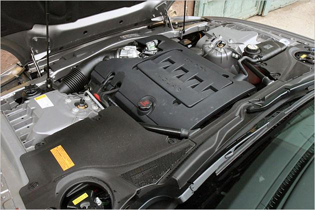 Kein V8-Motor auf dem Markt ist derzeit kleiner als der des XK 3.5 Cabriolet