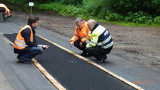 Lärmreduzierender Asphalt - Gummimatten gegen Straßenlärm