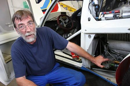Peugeot-Cheftechniker Roger Collin und der 205 Turbo 16
