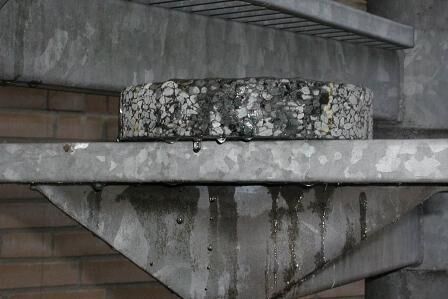 Und das Eindringen von Wasser lässt den Straßenbelag schneller altern. (Bild: Straßen NRW)