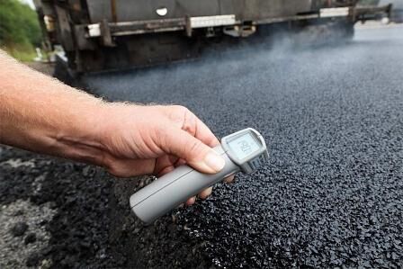 Asphalt Temperaturmessung (Bild: Straßen NRW)