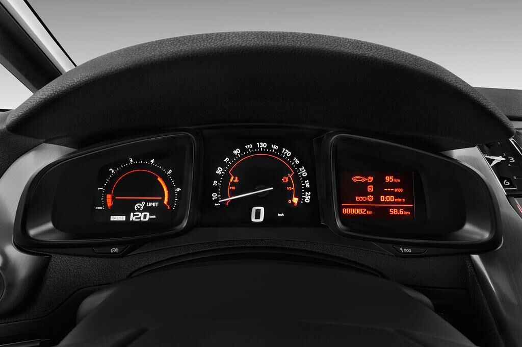 DS DS5 (Baujahr 2016) - 5 Türen Tacho und Fahrerinstrumente