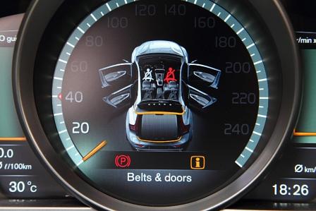 Das Digitalcockpit des Volvo V40