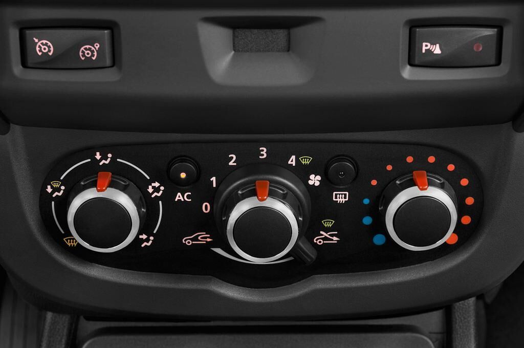 Dacia Duster (Baujahr 2014) Prestige 5 Türen Temperatur und Klimaanlage