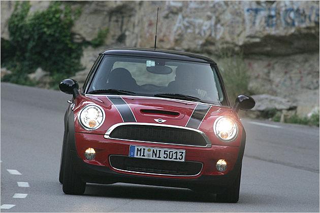 Kurvenwillig wie kein anderer Kleinwagen: Die zweite Mini-Generation vermittelt Fahrspaß pur
