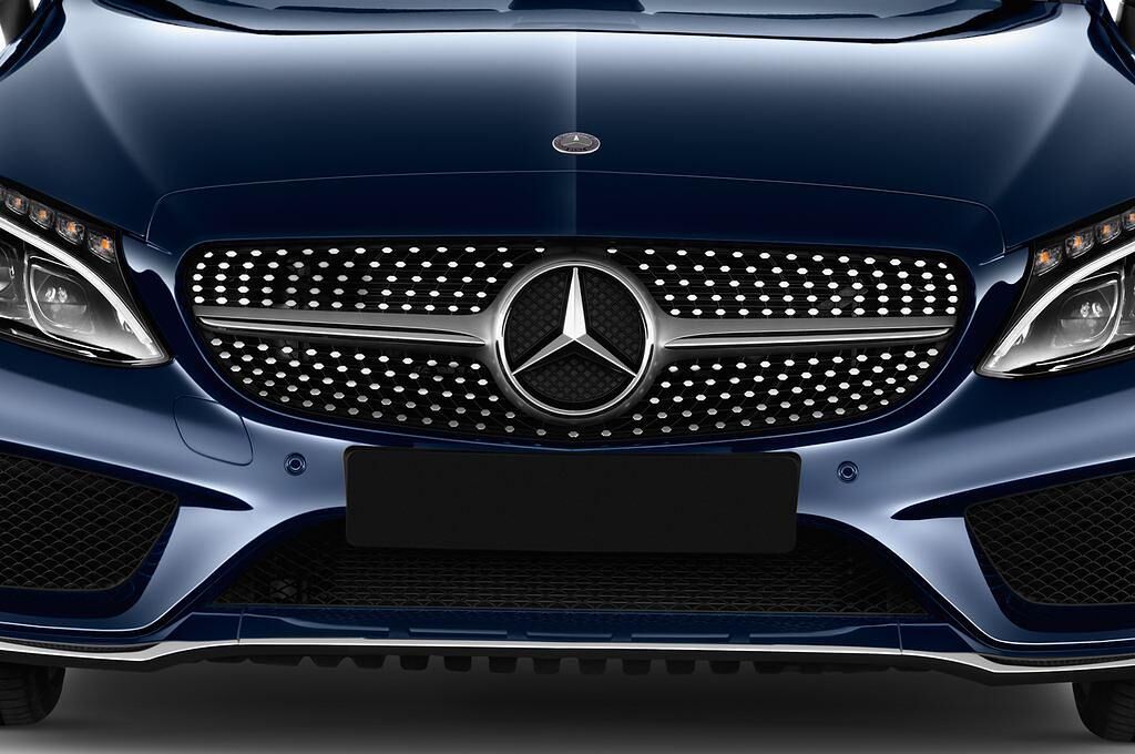 Mercedes C-Class (Baujahr 2017) AMG Line 2 Türen Kühlergrill und Scheinwerfer