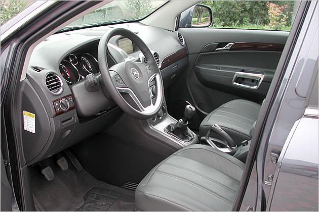 Das Cockpit ist mit wertigen Materialien ausgestattet