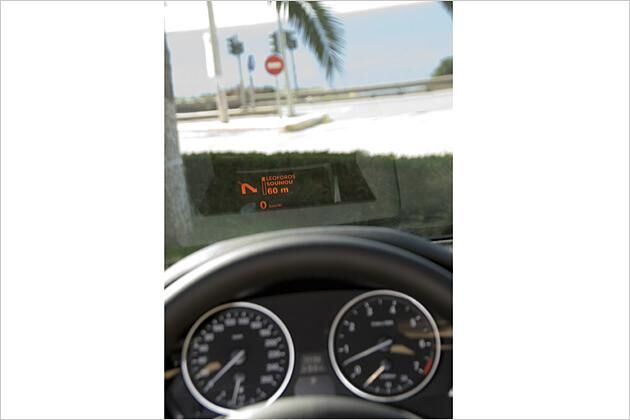 Das Head-up-Display gibt es nur in Verbindung mit Xenon-Licht und kostet 1.340 Euro
