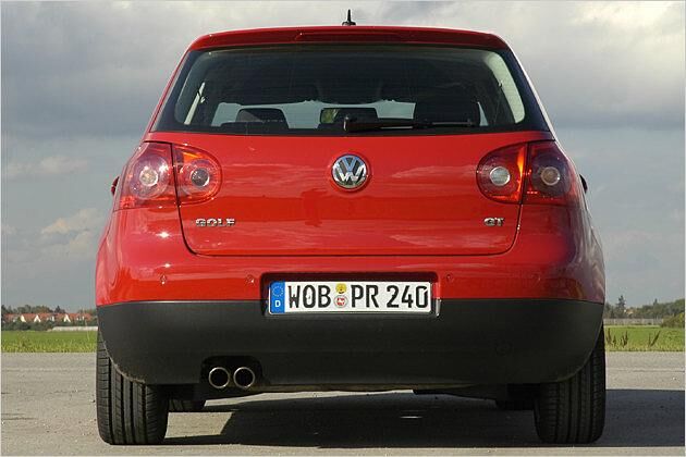 Serienmäßig rollt der GT auf 225er-Reifen