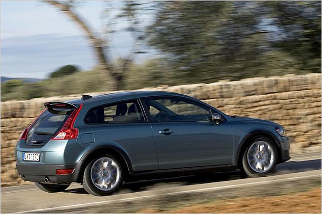 Der kompakte Volvo soll Singles oder Paare als Käufer erobern