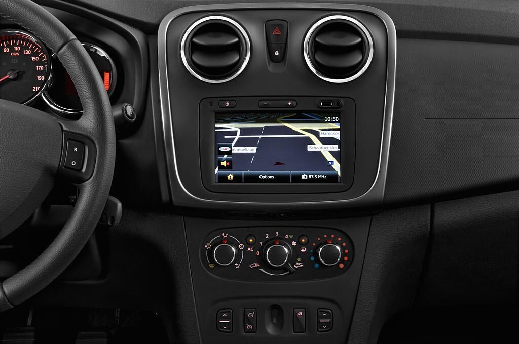 Dacia Logan (Baujahr 2013) Prestige 5 Türen Mittelkonsole