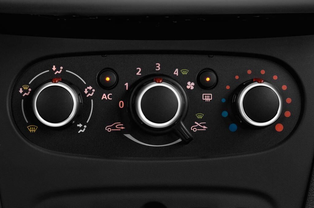 Dacia Logan (Baujahr 2013) Prestige 5 Türen Temperatur und Klimaanlage