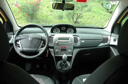 Lancia Ypsilon Sport Momo Design