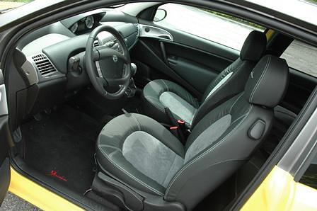 Lancia Ypsilon Sport Momo Design