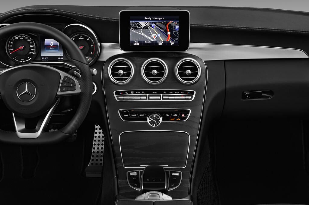 Mercedes C-Class (Baujahr 2017) AMG Line 2 Türen Mittelkonsole