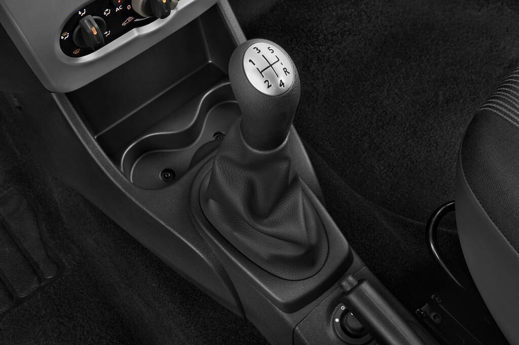 Dacia Sandero (Baujahr 2010) Laureate 5 Türen Schalthebel