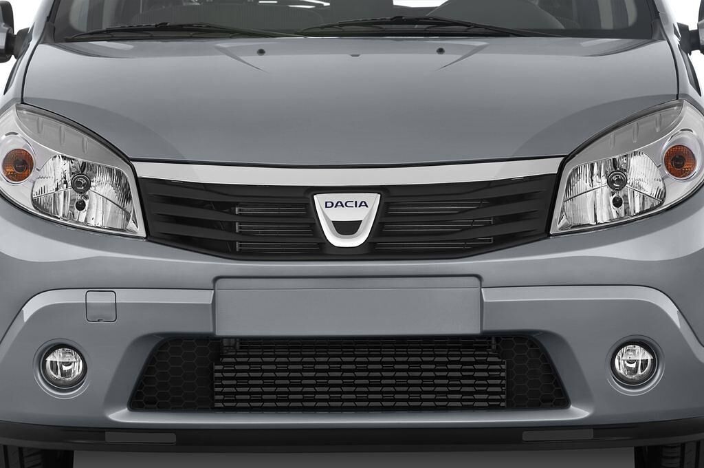 Dacia Sandero (Baujahr 2010) Laureate 5 Türen Kühlergrill und Scheinwerfer