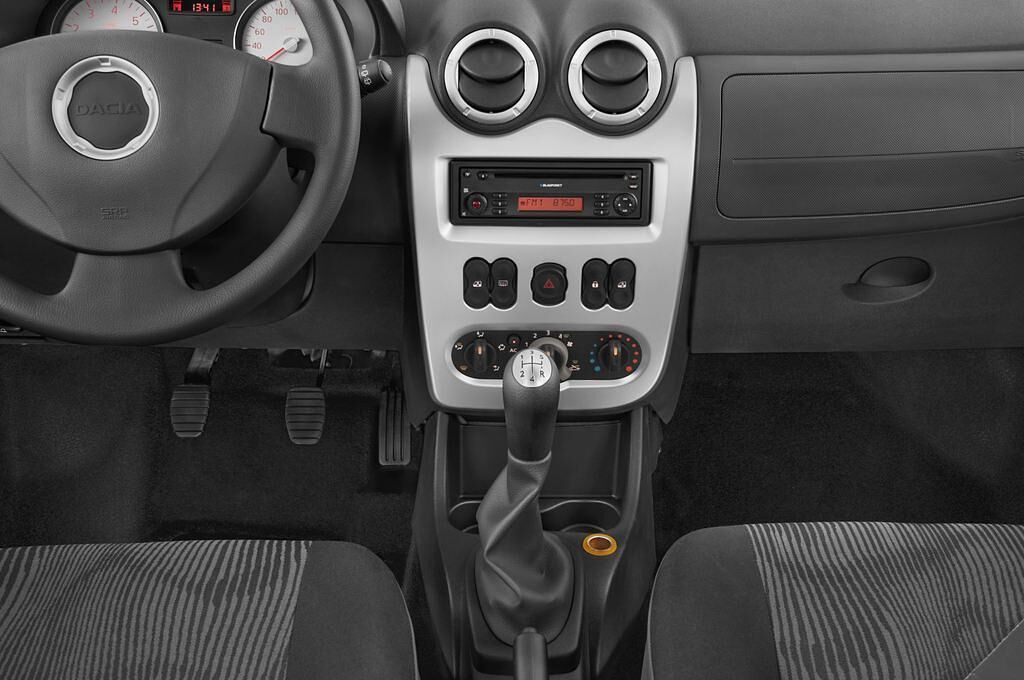 Dacia Sandero (Baujahr 2010) Laureate 5 Türen Mittelkonsole