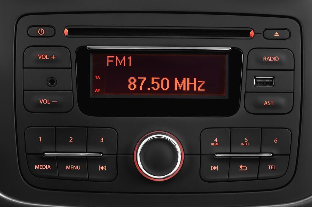 Dacia Sandero (Baujahr 2013) Laurï¿½ate 5 Türen Radio und Infotainmentsystem