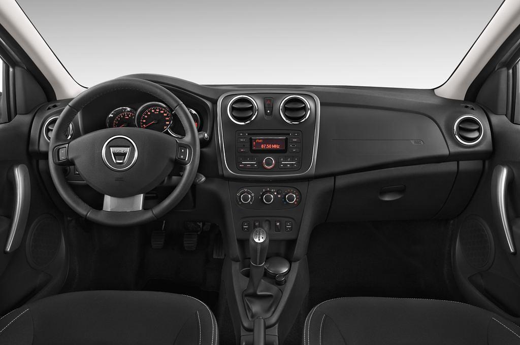 Dacia Sandero (Baujahr 2013) Laurï¿½ate 5 Türen Cockpit und Innenraum